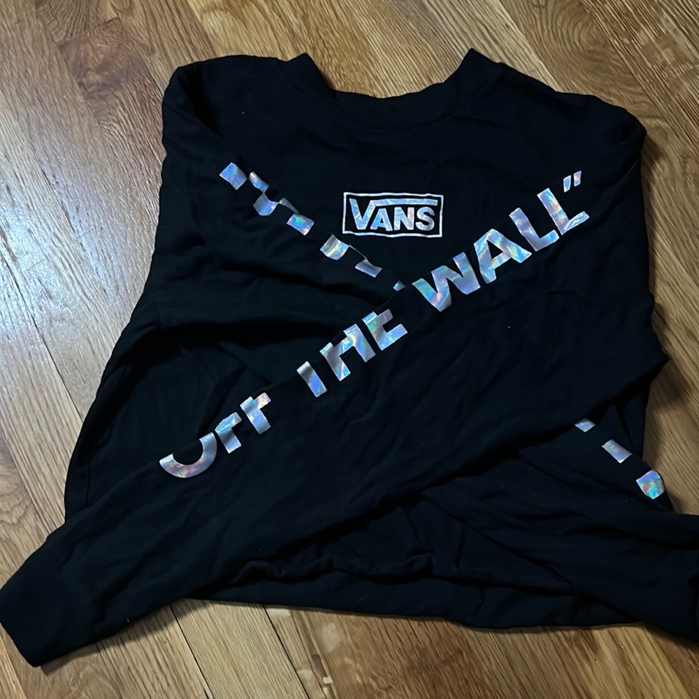 black long sleeved crop top